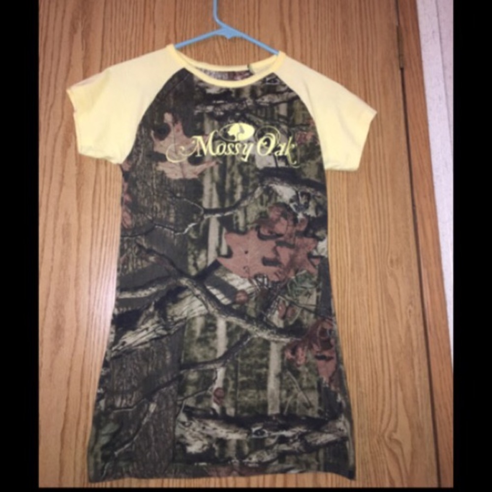 Mossy Oak Camo Shirt (NWOT)